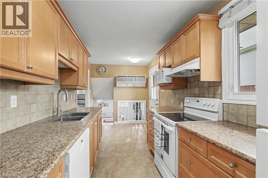 Single Family at B- 484 REDFOX Road, Waterloo, Ontario - Photo 3 - RE/MAX Garden City Realty