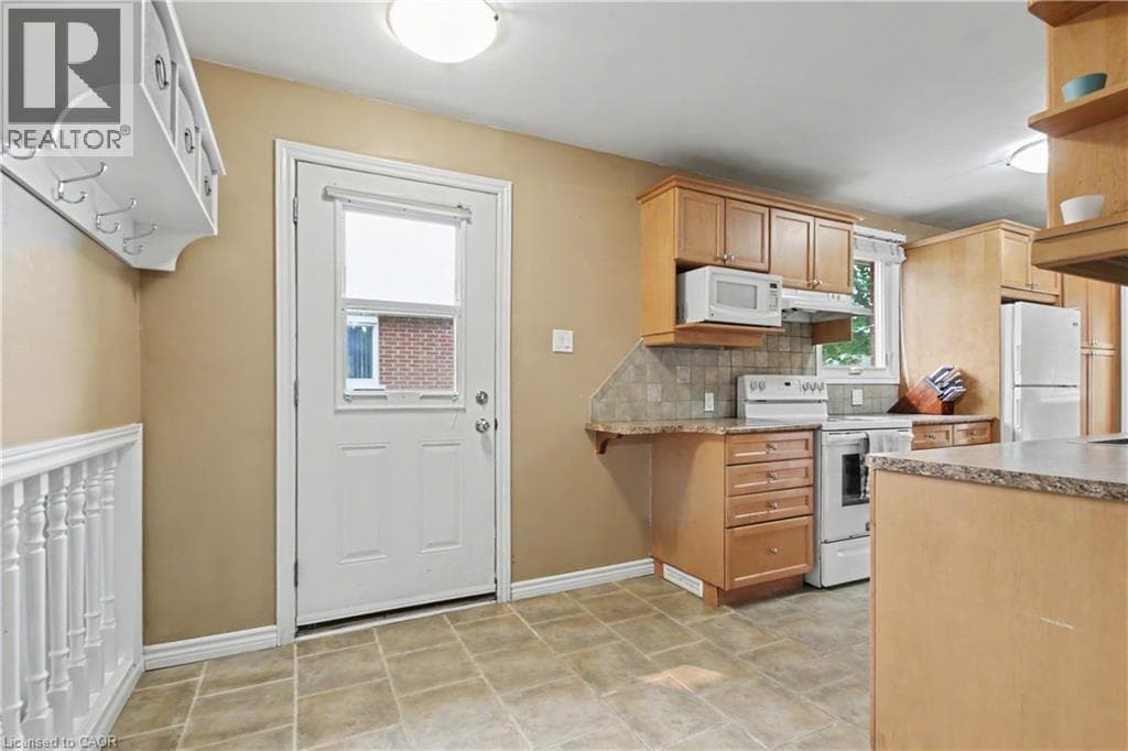 Single Family at B- 484 REDFOX Road, Waterloo, Ontario - Photo 5 - RE/MAX Garden City Realty