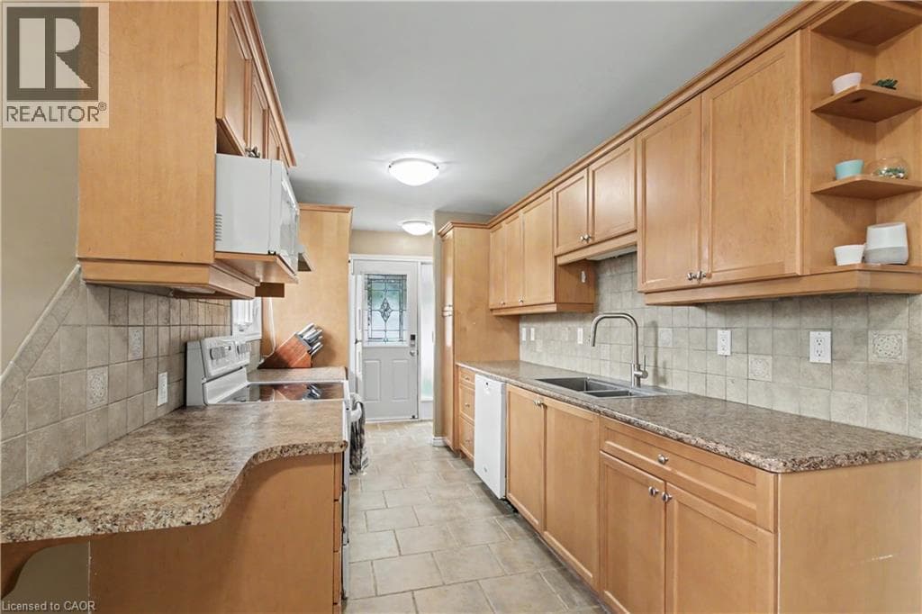 Single Family at B- 484 REDFOX Road, Waterloo, Ontario - Photo 4 - RE/MAX Garden City Realty