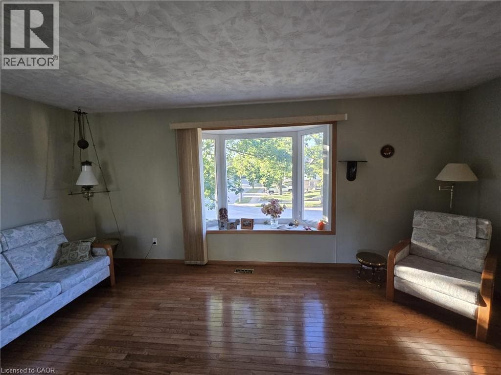 Single Family at 410 LAKEVIEW Drive, Waterloo, Ontario - Photo 10 - RE/MAX Garden City Realty