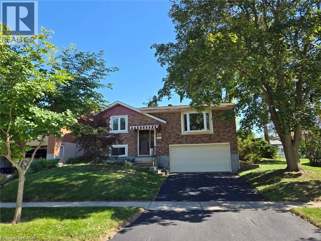 Single Family at 410 LAKEVIEW Drive, Waterloo, Ontario - Photo 2 - RE/MAX Garden City Realty