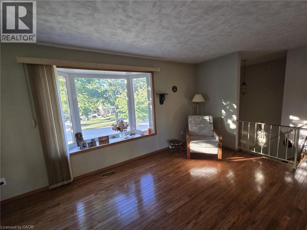 Single Family at 410 LAKEVIEW Drive, Waterloo, Ontario - Photo 9 - RE/MAX Garden City Realty