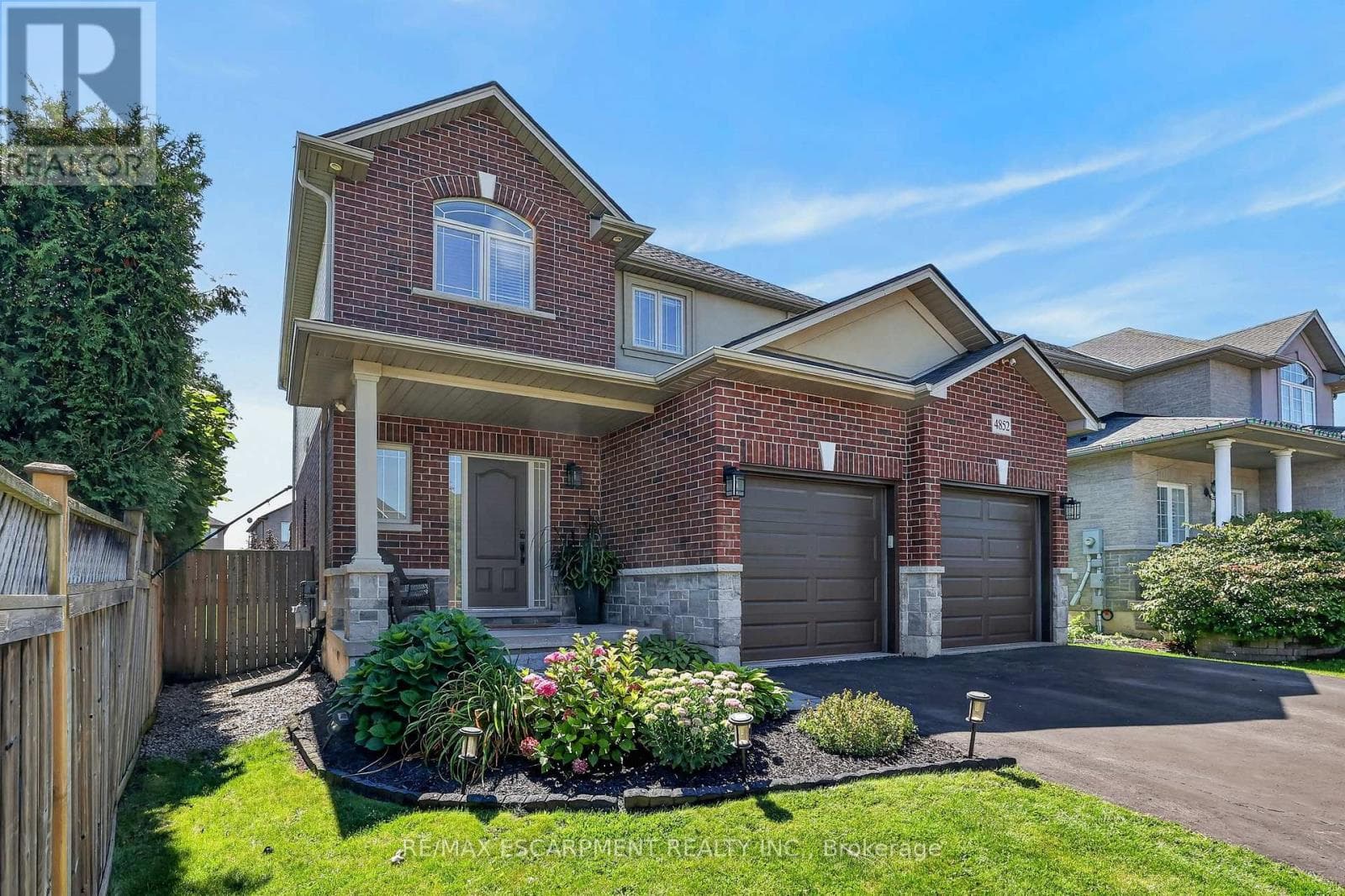 Single Family at 4852 Northgate Crescent, Lincoln (Beamsville), Ontario - Photo 2 - RE/MAX Garden City Realty