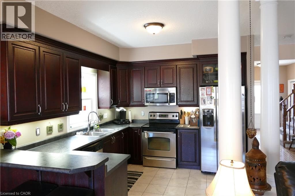Single Family at 466 SIENNA Crescent, Kitchener, Ontario - Photo 4 - RE/MAX Garden City Realty