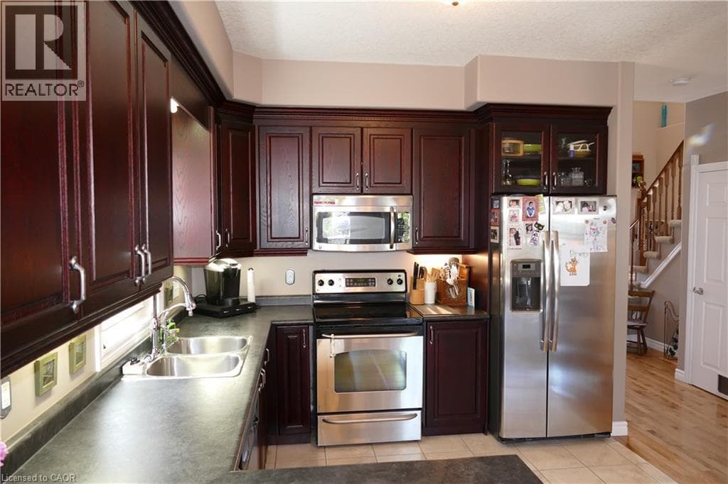 Single Family at 466 SIENNA Crescent, Kitchener, Ontario - Photo 5 - RE/MAX Garden City Realty