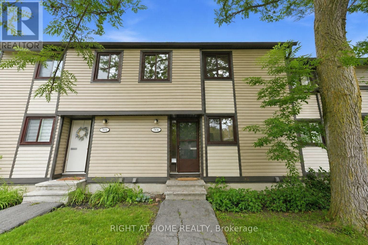 3- 7874 Jeanne D'arc Boulevard