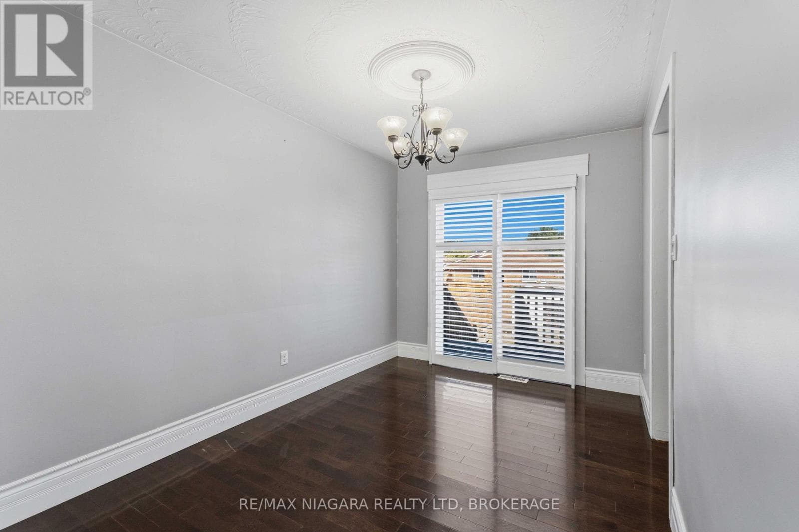 Single Family at 60 Brant Avenue, Welland (N. Welland), Ontario - Photo 5 - RE/MAX Garden City Realty