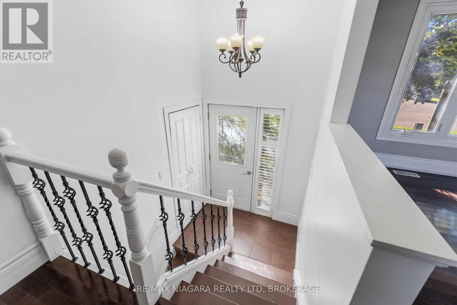 Single Family at 60 Brant Avenue, Welland (N. Welland), Ontario - Photo 6 - RE/MAX Garden City Realty