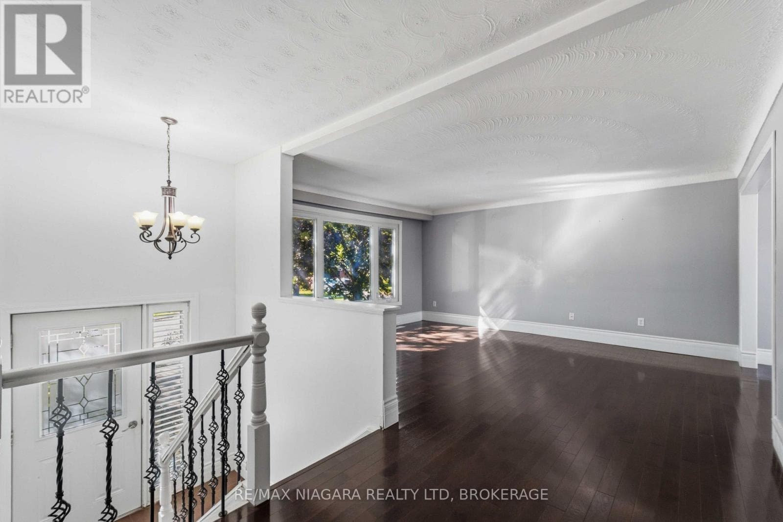 Single Family at 60 Brant Avenue, Welland (N. Welland), Ontario - Photo 7 - RE/MAX Garden City Realty