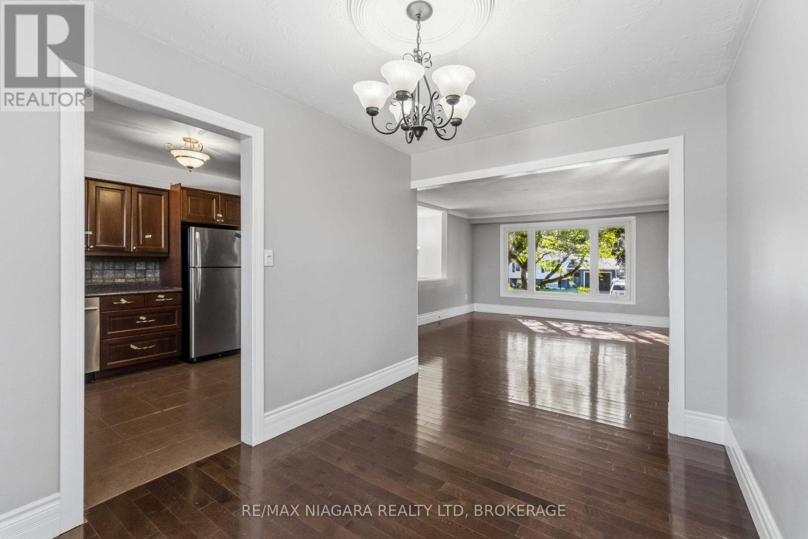 Single Family at 60 Brant Avenue, Welland (N. Welland), Ontario - Photo 9 - RE/MAX Garden City Realty
