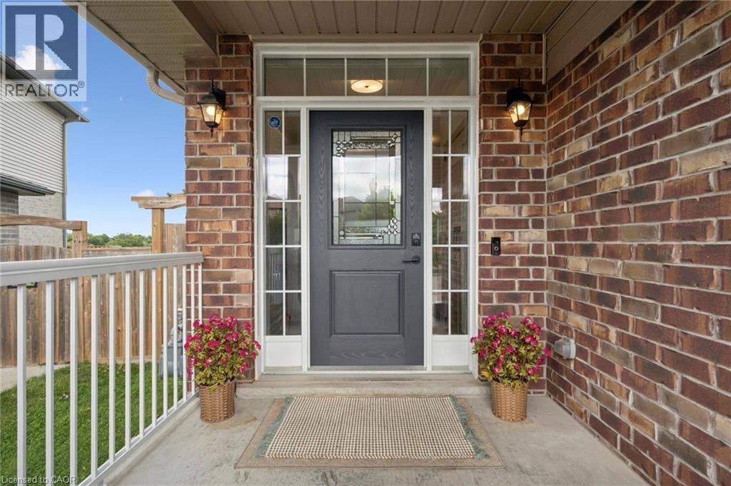 Single Family at 952 EDEN OAK Court, Kitchener, Ontario - Photo 4 - RE/MAX Garden City Realty