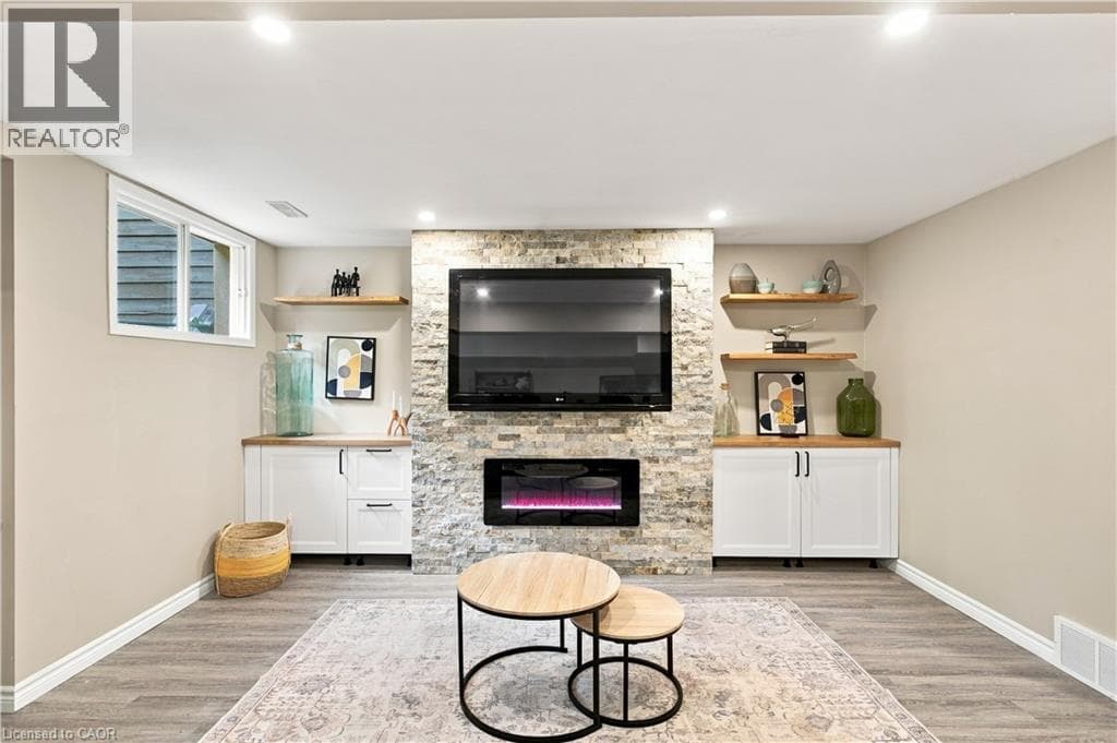Single Family at 447 DRUMMERHILL Crescent, Waterloo, Ontario - Photo 9 - RE/MAX Garden City Realty