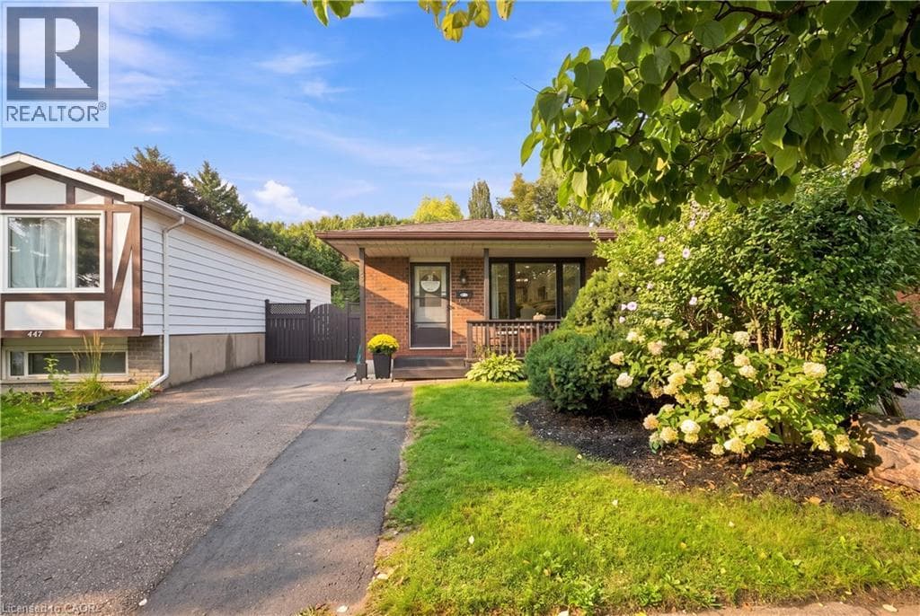 Single Family at 447 DRUMMERHILL Crescent, Waterloo, Ontario - Photo 6 - RE/MAX Garden City Realty