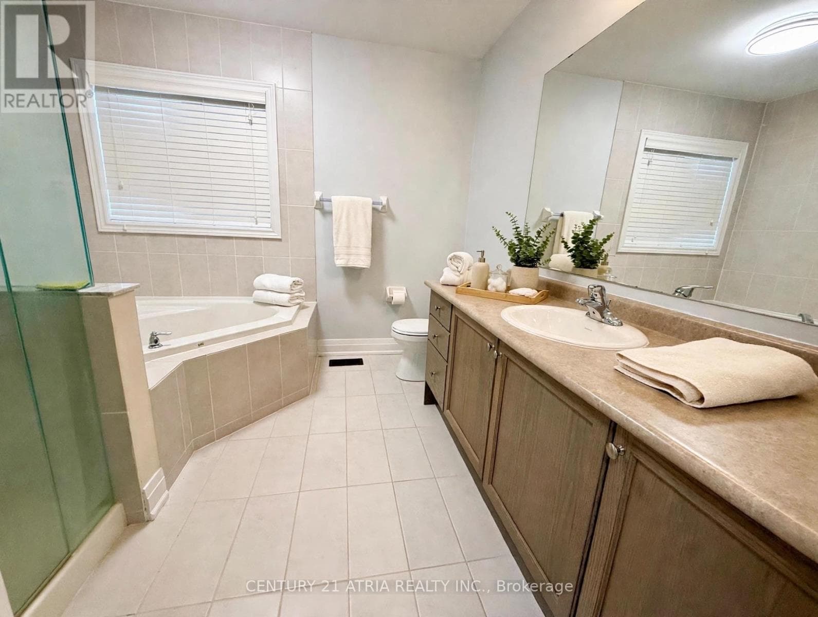 Single Family at 1268 Blencowe Crescent, Newmarket (Stonehaven-Wyndham), Ontario - Photo 7 - RE/MAX Garden City Realty