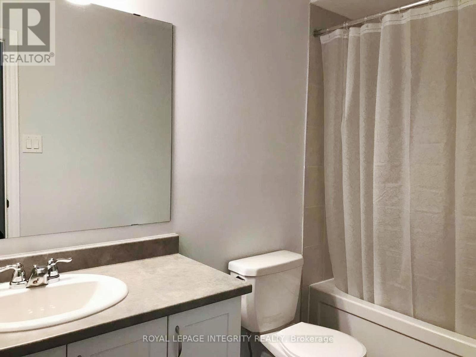 Single Family at 705 Logperch Circle, Ottawa, Ontario - Photo 10 - RE/MAX Garden City Realty