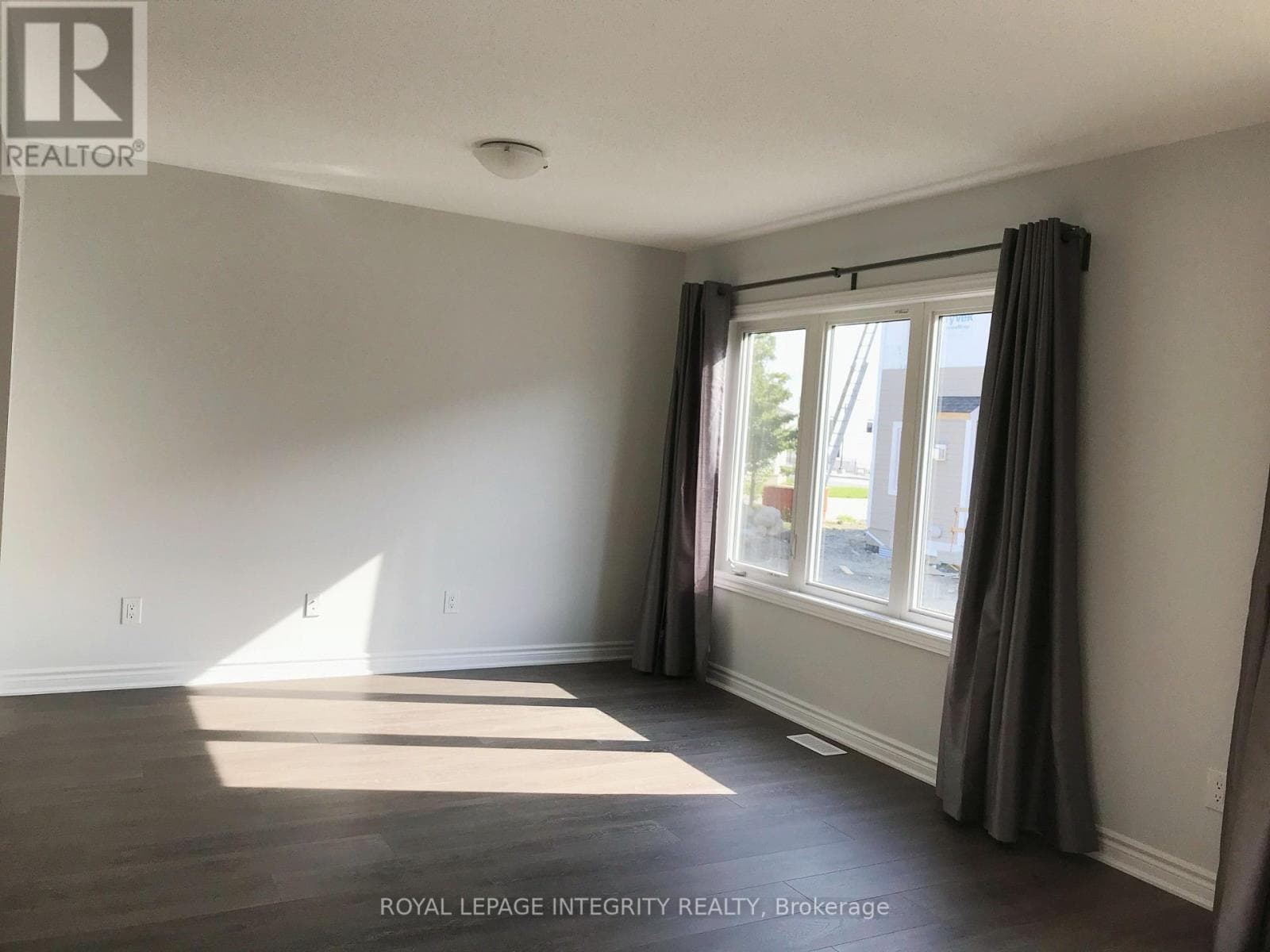 Single Family at 705 Logperch Circle, Ottawa, Ontario - Photo 6 - RE/MAX Garden City Realty