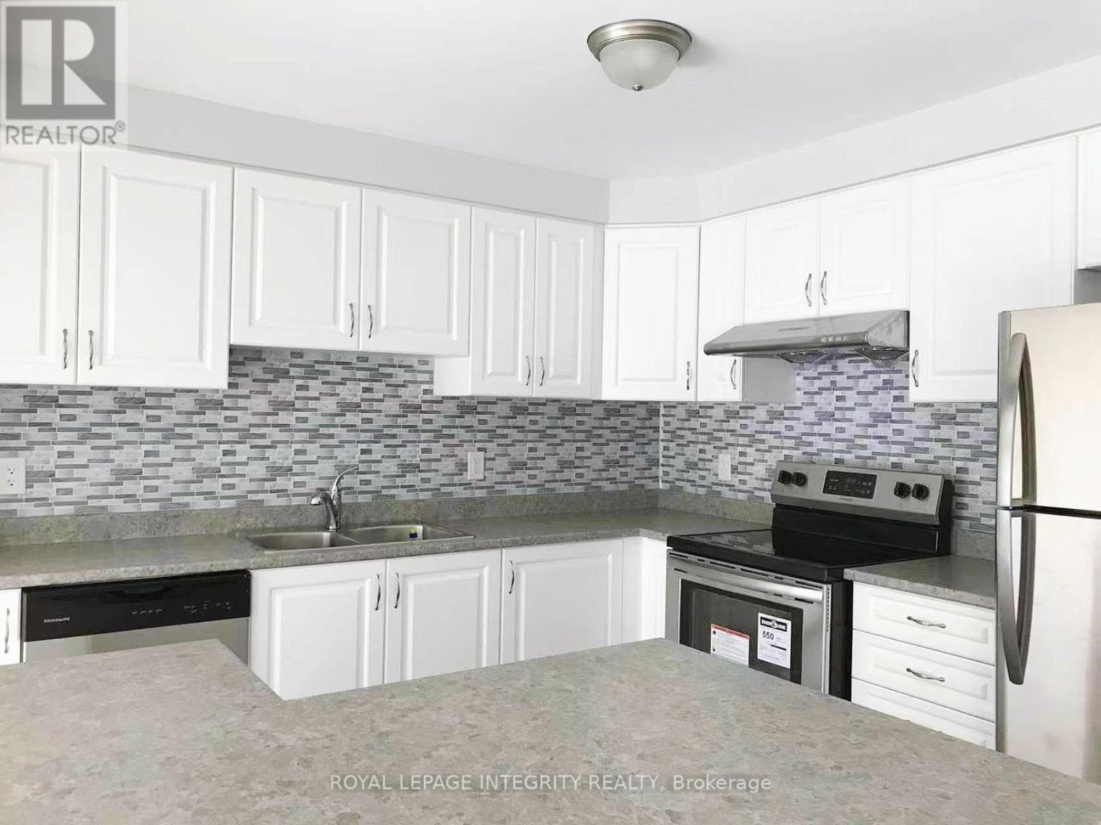 Single Family at 705 Logperch Circle, Ottawa, Ontario - Photo 9 - RE/MAX Garden City Realty