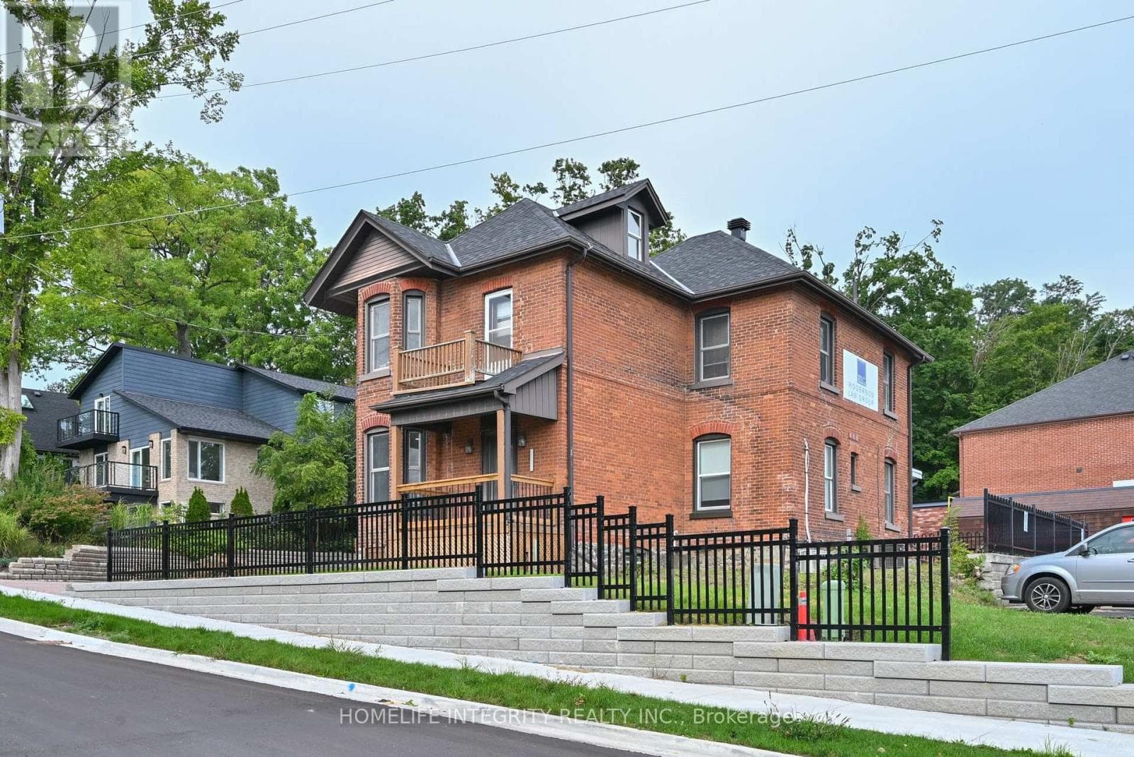 25 BERCZY Street