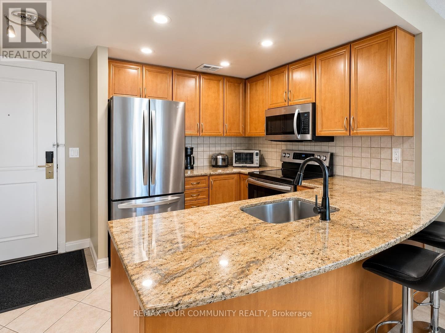 619- 2737 Keele Street