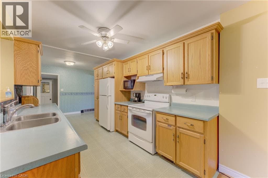 Single Family at 95 UPLANDS Drive, Kitchener, Ontario - Photo 9 - RE/MAX Garden City Realty