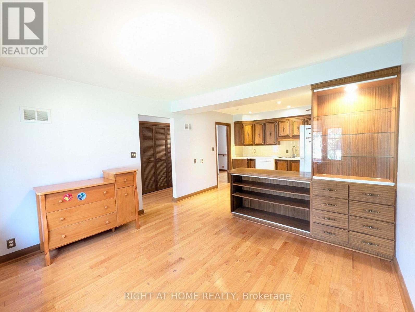 Single Family at Main Floor- 716 Tulip Court, Oshawa (Centennial), Ontario - Photo 10 - RE/MAX Garden City Realty