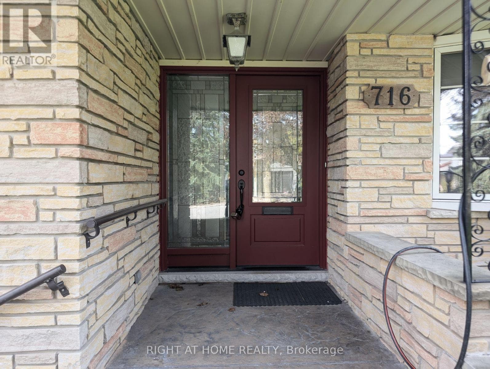 Single Family at Main Floor- 716 Tulip Court, Oshawa (Centennial), Ontario - Photo 2 - RE/MAX Garden City Realty