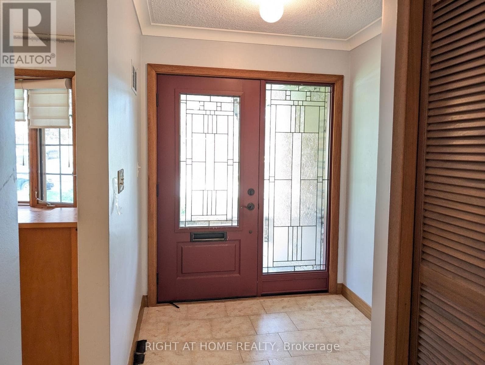 Single Family at Main Floor- 716 Tulip Court, Oshawa (Centennial), Ontario - Photo 4 - RE/MAX Garden City Realty