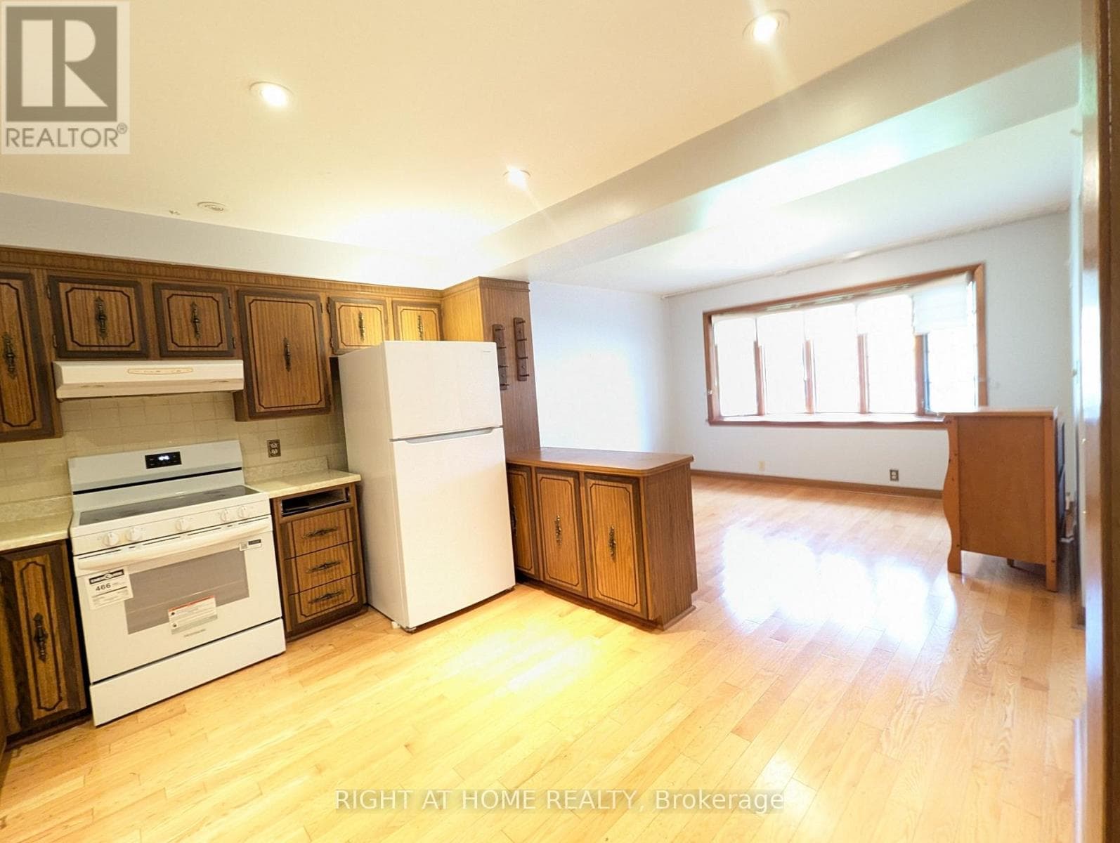 Single Family at Main Floor- 716 Tulip Court, Oshawa (Centennial), Ontario - Photo 8 - RE/MAX Garden City Realty