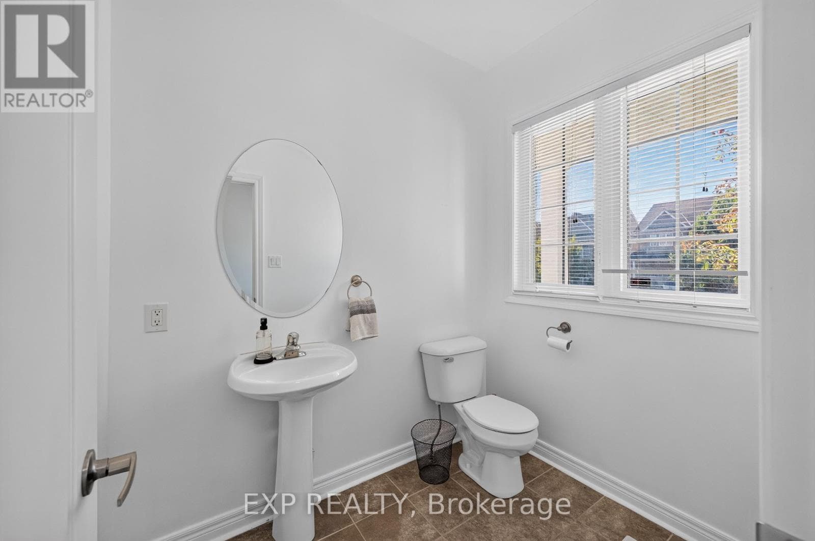 Single Family at 209 Woodspring Avenue, Newmarket (Woodland Hill), Ontario - Photo 5 - RE/MAX Garden City Realty