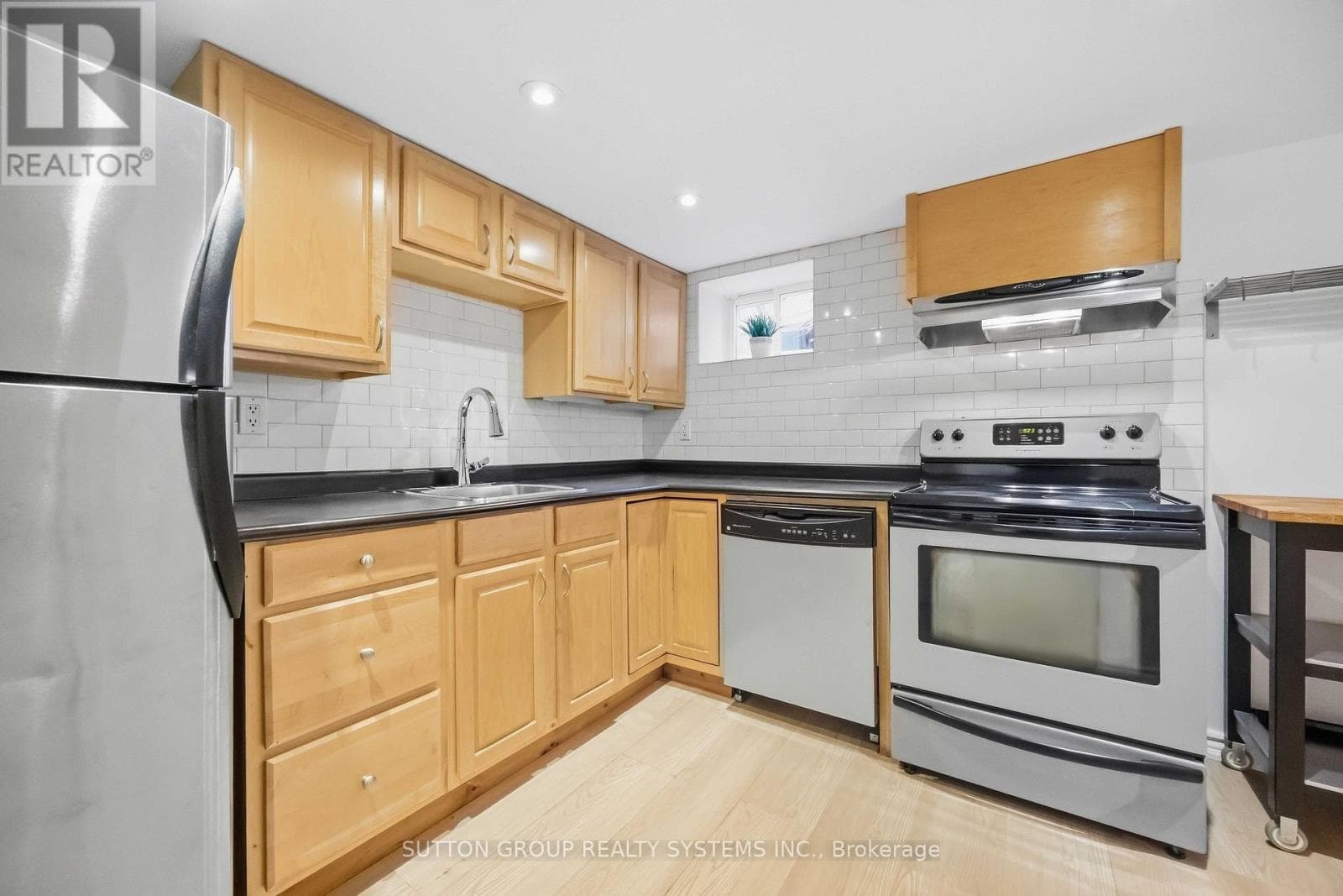 Multi-family at Lower- 103 Ashdale Avenue, Toronto (Greenwood-Coxwell), Ontario - Photo 4 - RE/MAX Garden City Realty