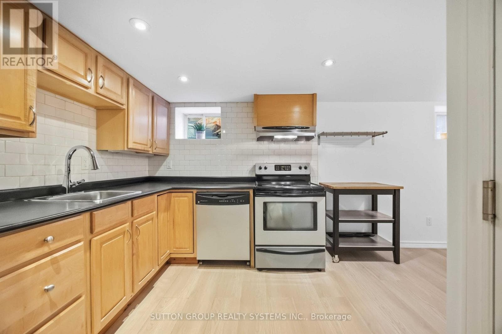 Multi-family at Lower- 103 Ashdale Avenue, Toronto (Greenwood-Coxwell), Ontario - Photo 5 - RE/MAX Garden City Realty