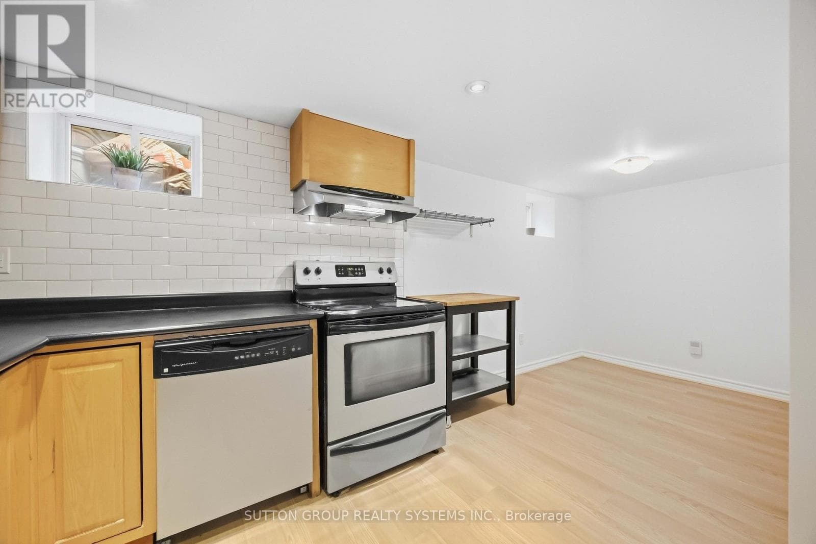 Multi-family at Lower- 103 Ashdale Avenue, Toronto (Greenwood-Coxwell), Ontario - Photo 6 - RE/MAX Garden City Realty