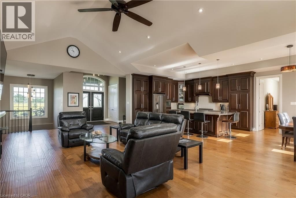 Single Family at 3265 MOUNTAIN Road, Beamsville, Ontario - Photo 8 - RE/MAX Garden City Realty