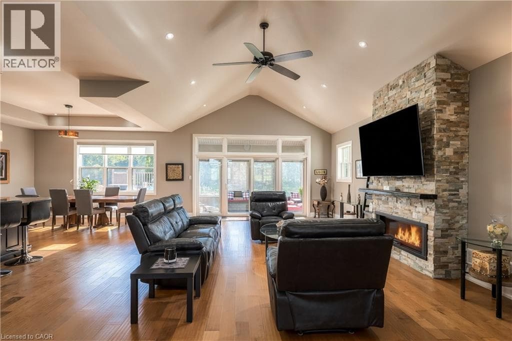Single Family at 3265 MOUNTAIN Road, Beamsville, Ontario - Photo 5 - RE/MAX Garden City Realty