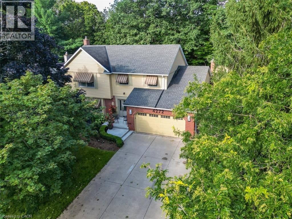 Single Family at 4272 VILLAGE PARK Drive, Beamsville, Ontario - Photo 4 - RE/MAX Garden City Realty