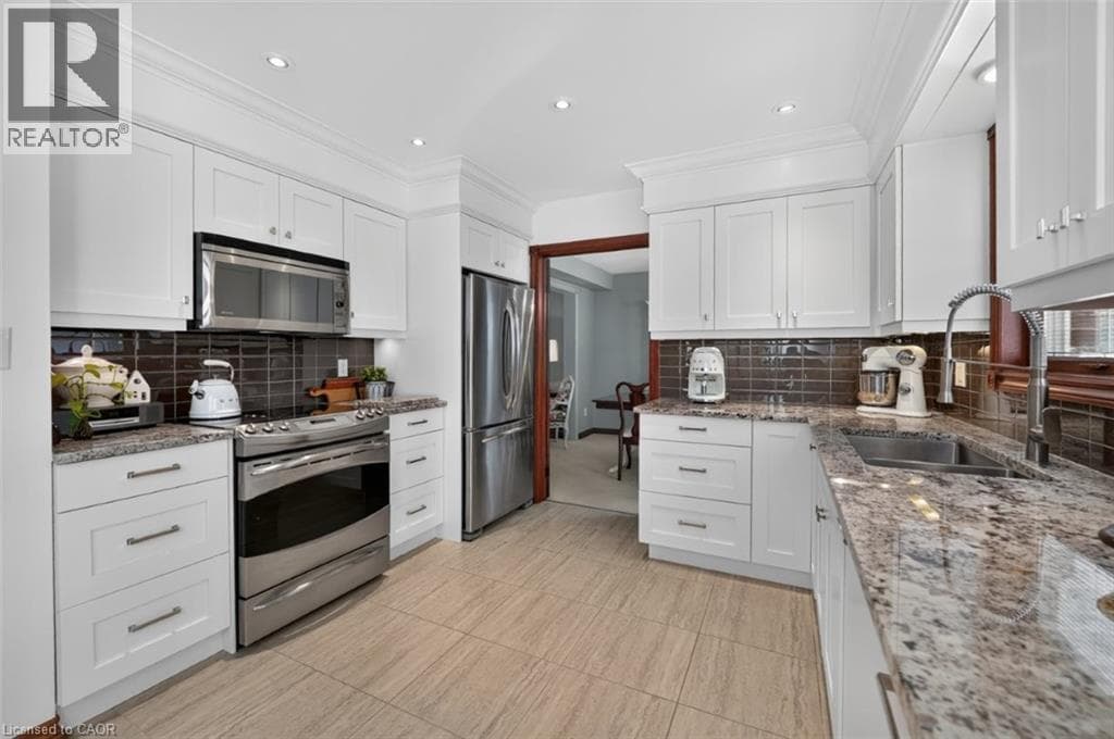 Single Family at 4272 VILLAGE PARK Drive, Beamsville, Ontario - Photo 10 - RE/MAX Garden City Realty