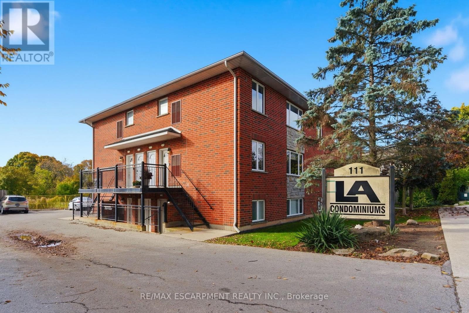 302- 111 SMITS COVE