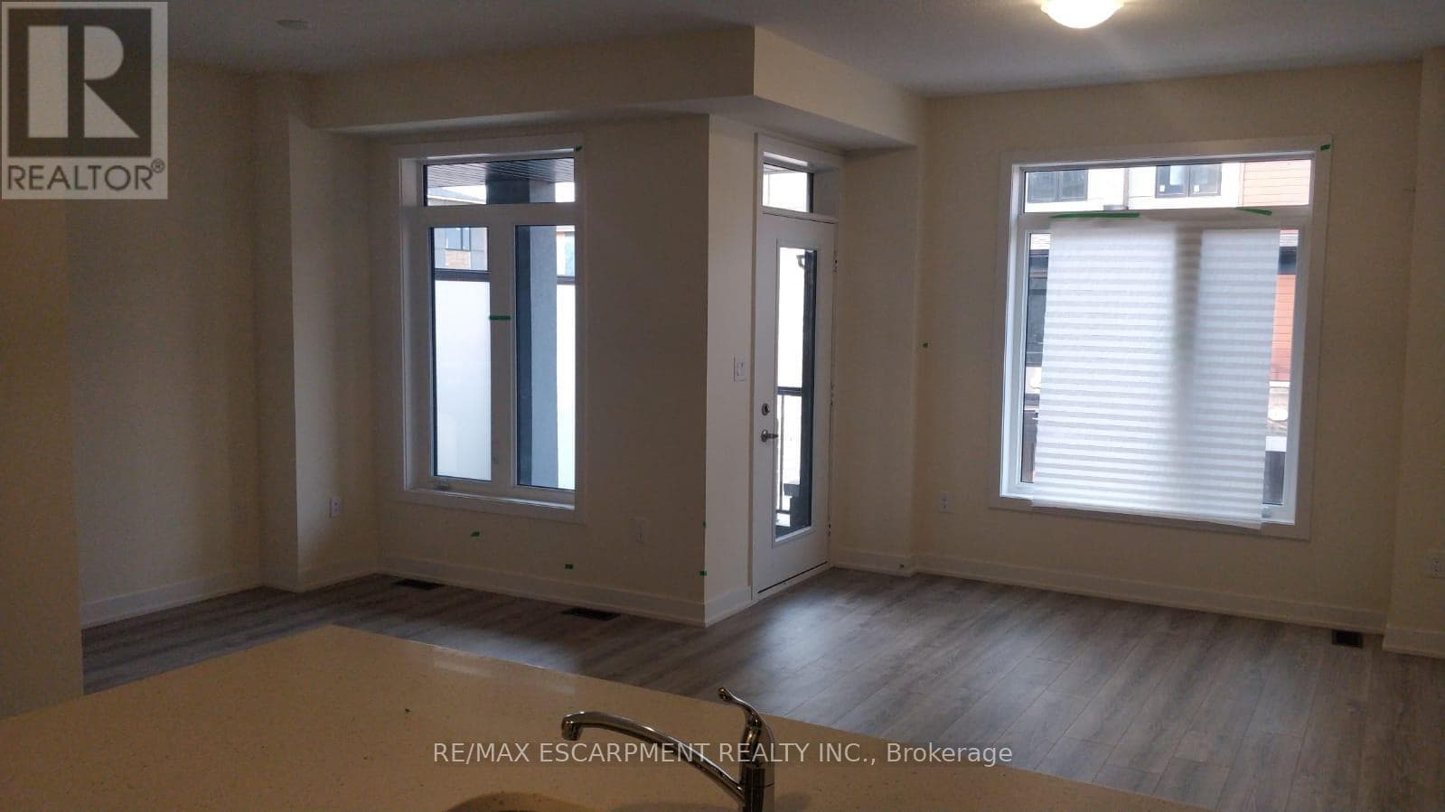 Single Family at 122- 590 North Service Road, Hamilton (Lakeshore), Ontario - Photo 3 - RE/MAX Garden City Realty
