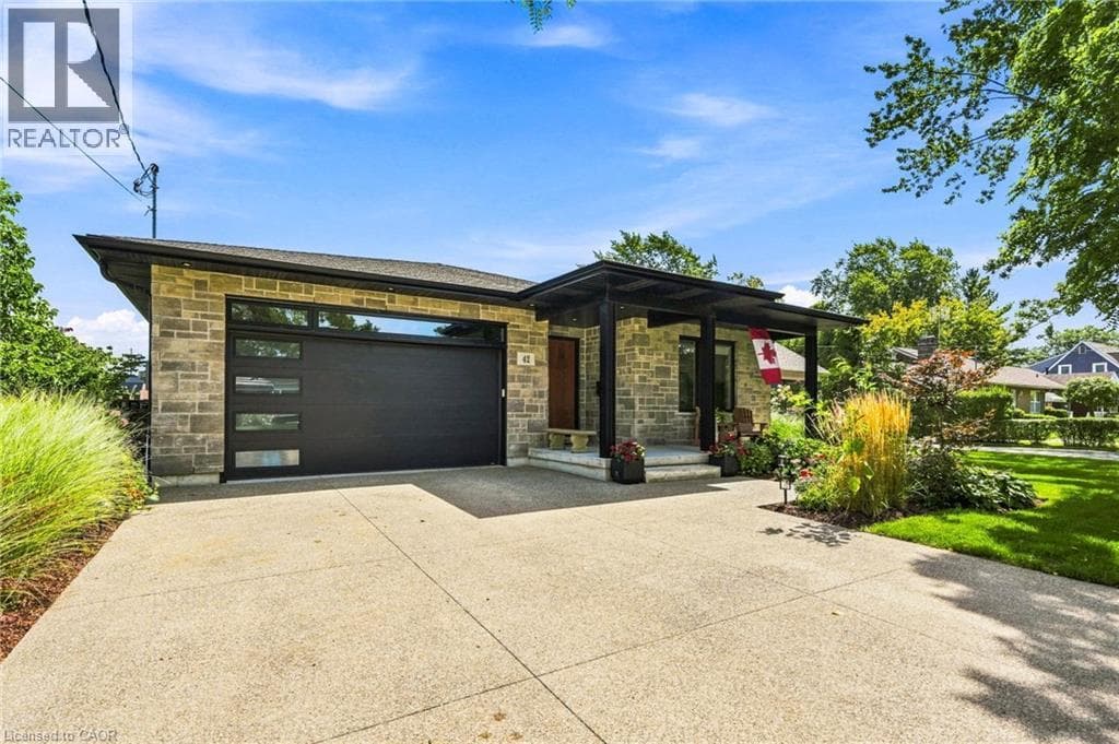 Single Family at 42 CARLTON Avenue, Welland, Ontario - Photo 2 - RE/MAX Garden City Realty