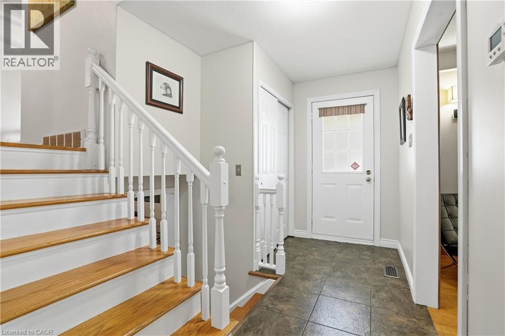 Single Family at 38 KINGSWAY Boulevard, Grimsby, Ontario - Photo 5 - RE/MAX Garden City Realty