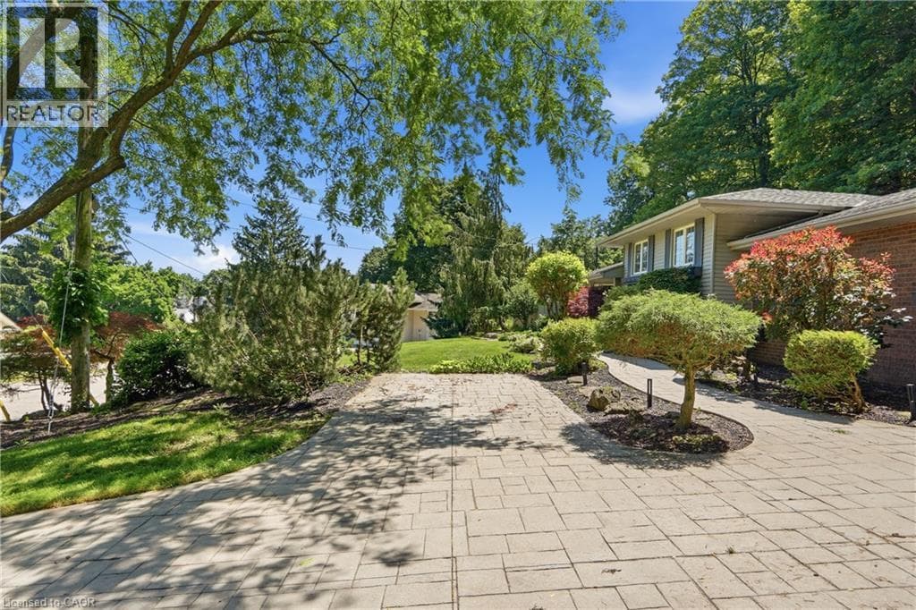 Single Family at 38 KINGSWAY Boulevard, Grimsby, Ontario - Photo 4 - RE/MAX Garden City Realty