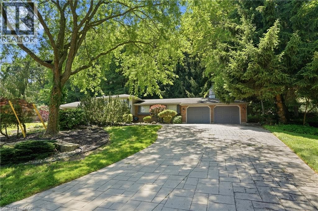 Single Family at 38 KINGSWAY Boulevard, Grimsby, Ontario - Photo 2 - RE/MAX Garden City Realty