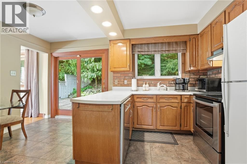 Single Family at 38 KINGSWAY Boulevard, Grimsby, Ontario - Photo 10 - RE/MAX Garden City Realty