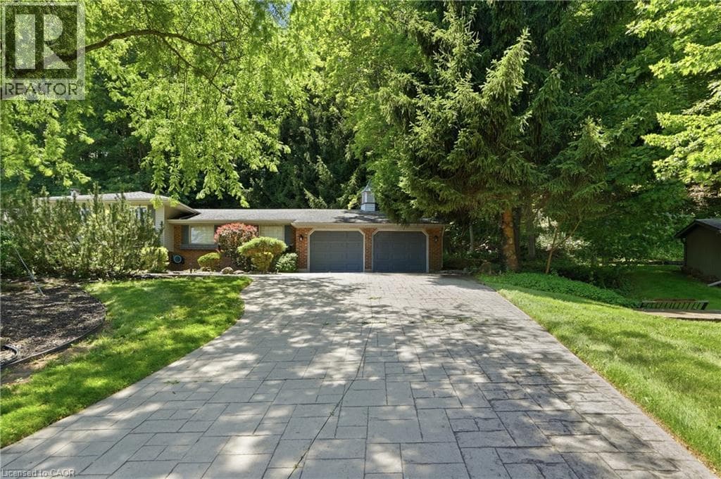 Single Family at 38 KINGSWAY Boulevard, Grimsby, Ontario - Photo 3 - RE/MAX Garden City Realty