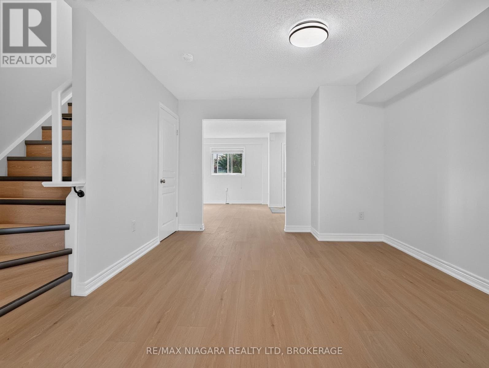Single Family at 37- 6118 Kelsey Crescent, Niagara Falls (Forestview), Ontario - Photo 10 - RE/MAX Garden City Realty