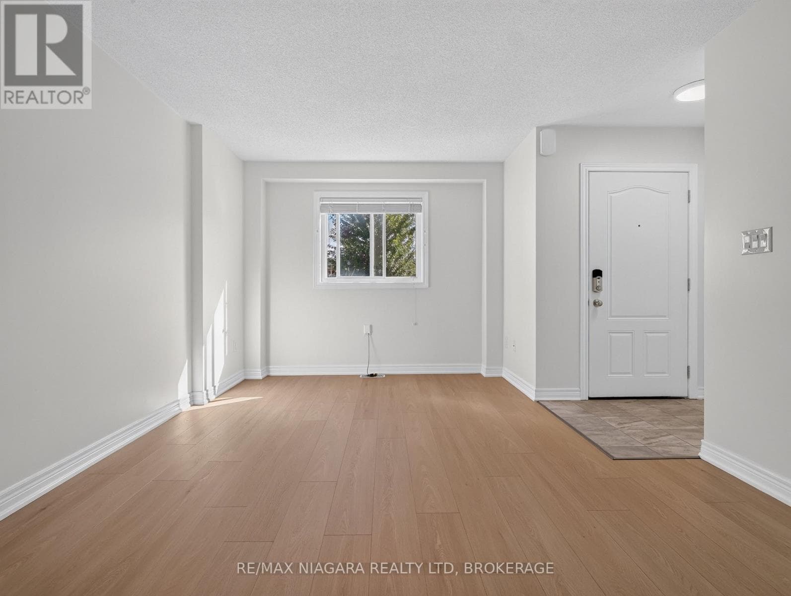 Single Family at 37- 6118 Kelsey Crescent, Niagara Falls (Forestview), Ontario - Photo 7 - RE/MAX Garden City Realty