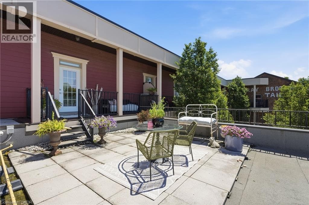 Single Family at 201- 3710 MAIN Street, Niagara Falls, Ontario - Photo 3 - RE/MAX Garden City Realty