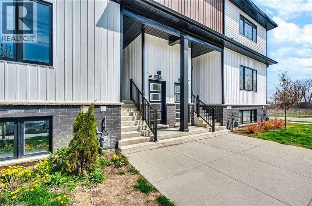 Single Family at 212- 4263 FOURTH Avenue, Niagara Falls, Ontario - Photo 2 - RE/MAX Garden City Realty