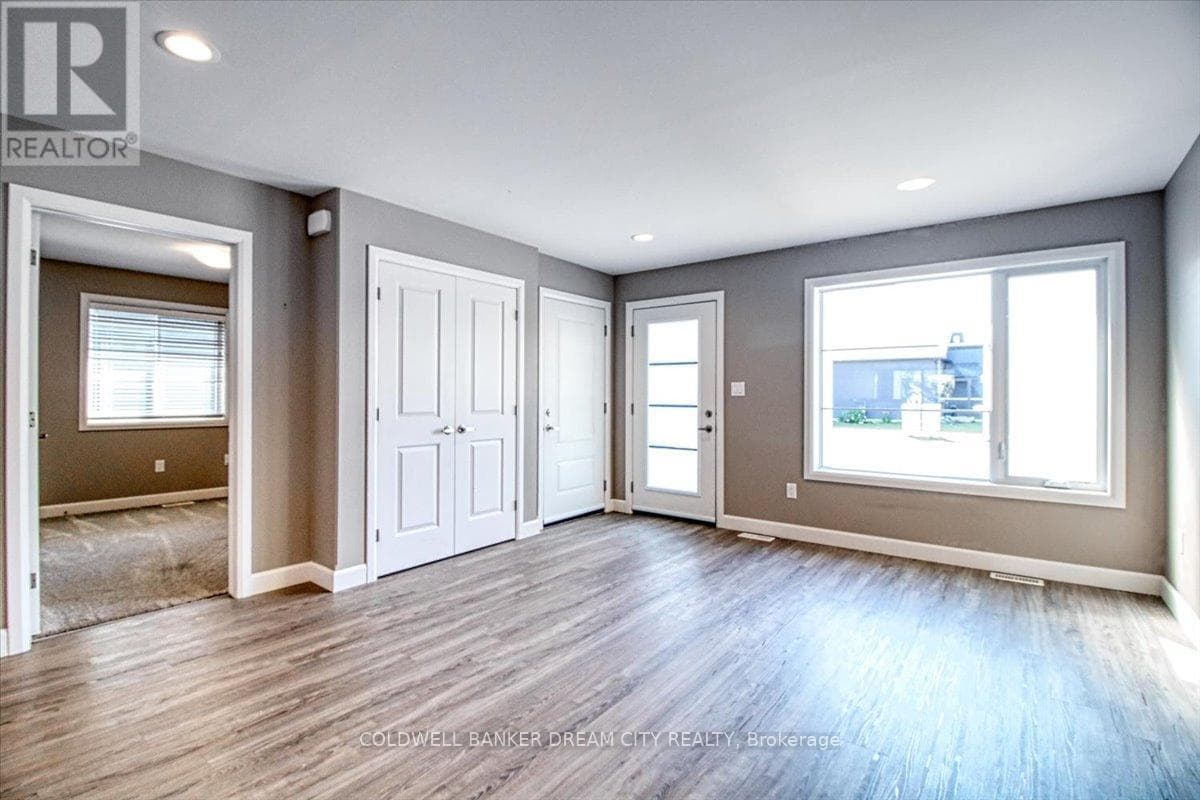 Single Family at 100 Arrowhead Lane, Chatham-Kent (Chatham), Ontario - Photo 4 - RE/MAX Garden City Realty