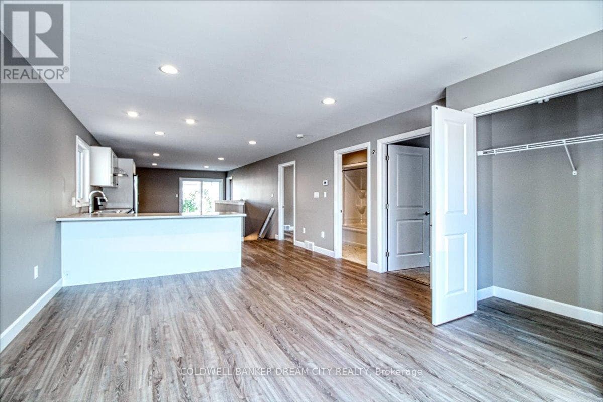 Single Family at 100 Arrowhead Lane, Chatham-Kent (Chatham), Ontario - Photo 6 - RE/MAX Garden City Realty